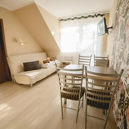 Ludwik & Wellness Habitación en casa particular Dębki